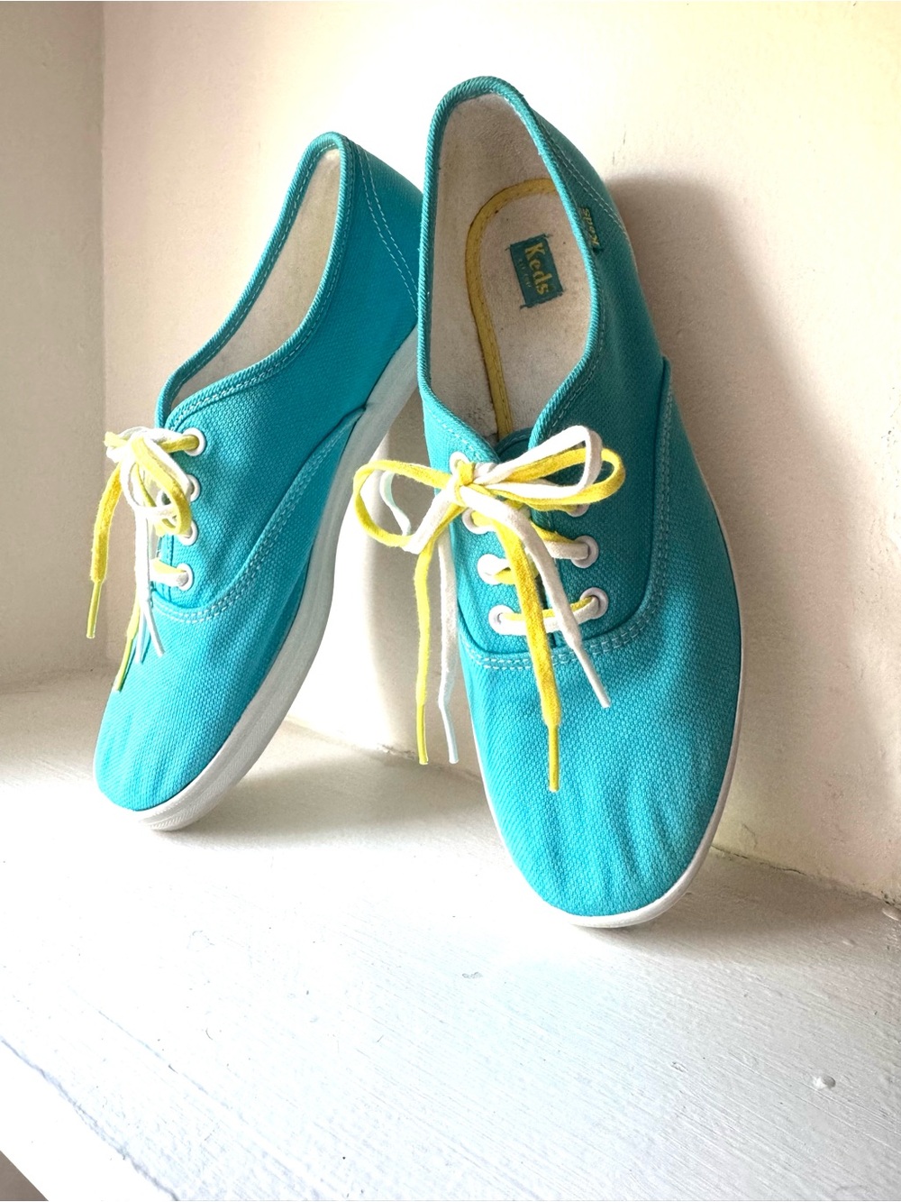 Women’s Keds Turquoise Canvas Sneakers with Yellow & Whits Laces Sz-9